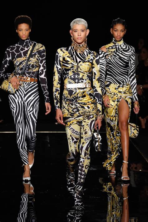 coleccion versace 2019|versace bronze columns.